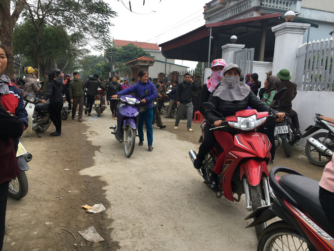 Vụ chồng sát hại vợ và 2 con gái: Nhiều người xót xa tiễn đưa 3 nạn nhân